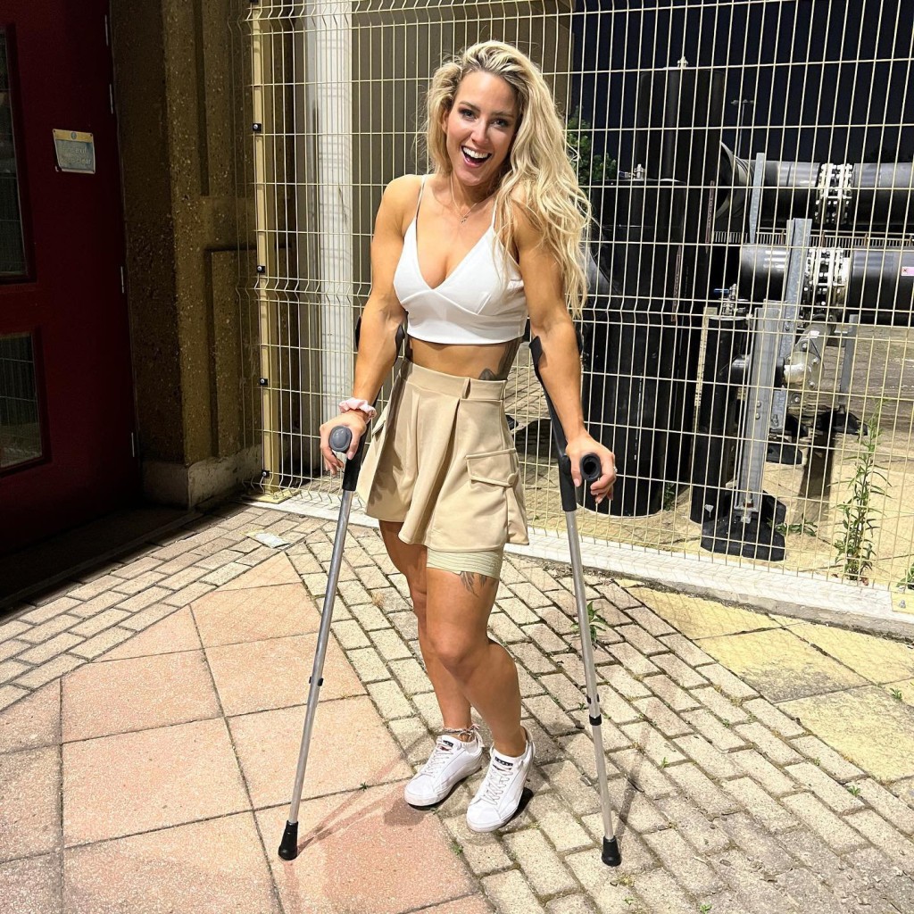 Sheli McCoy - Sabre on Gladiators - on crutches.